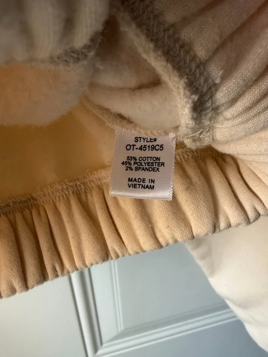 Zenana Cream Cropped Elastic Hem Sweatshirt 🍦 - Picture 4 of 4